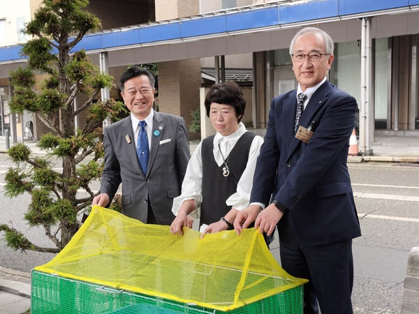 十日町市「コンパクトごみハウス」贈呈式